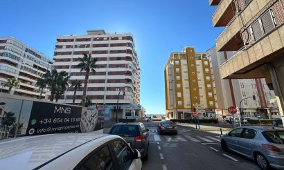Resale - Apartment / flat - Torrevieja - Playa del Acequión