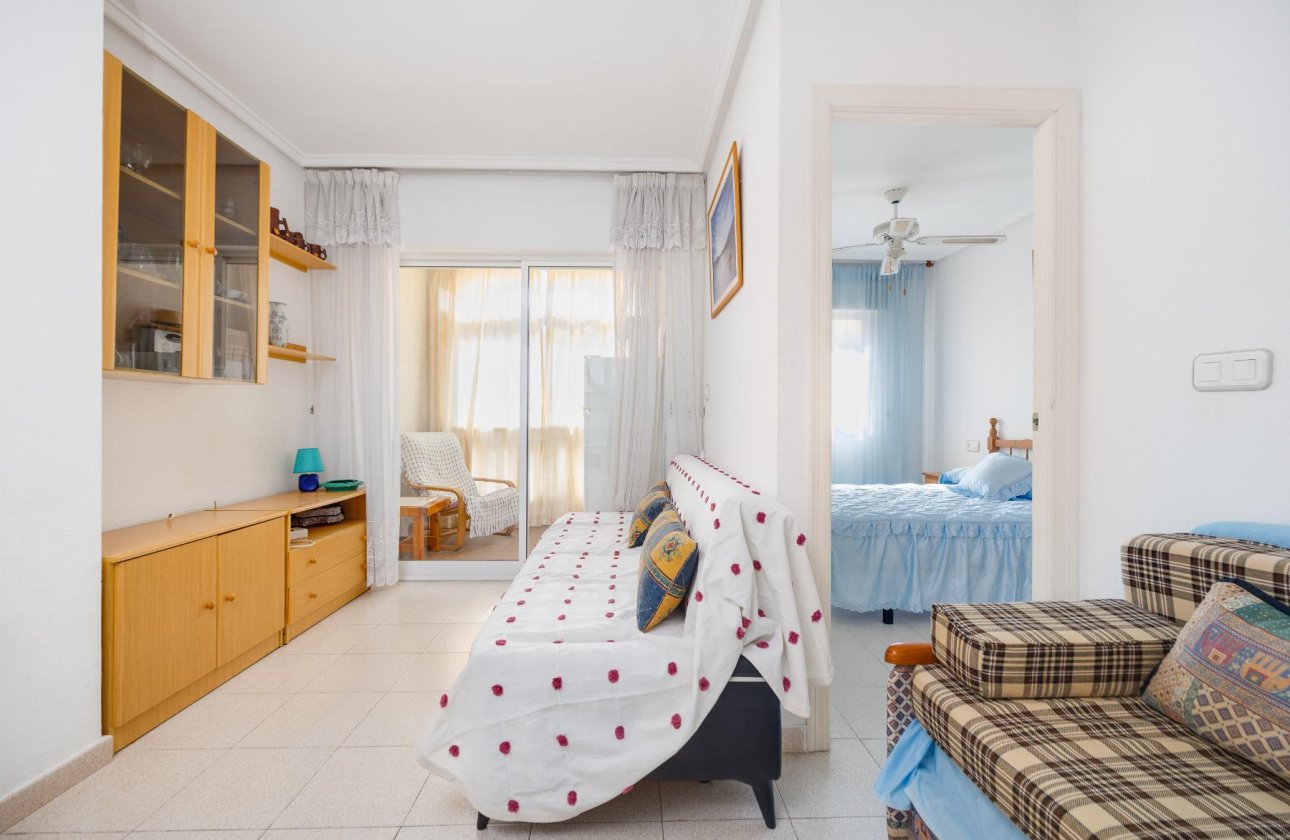 Resale - Apartment / flat - Torrevieja - Playa del Acequión