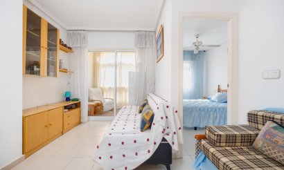 Resale - Apartment / flat - Torrevieja - Playa del Acequión