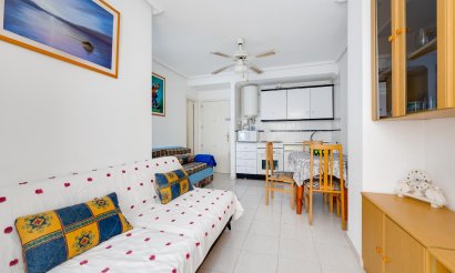 Resale - Apartment / flat - Torrevieja - Playa del Acequión