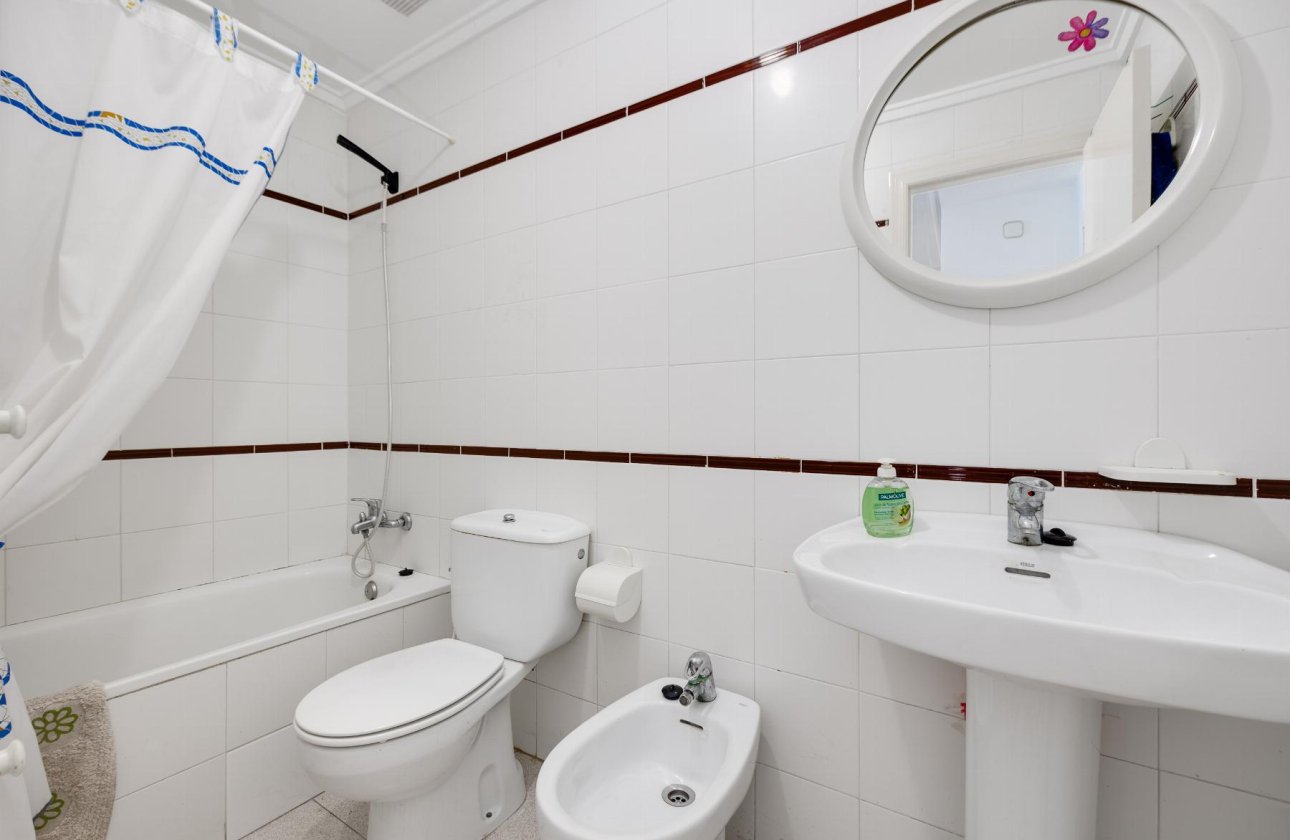 Resale - Apartment / flat - Torrevieja - Playa del Acequión