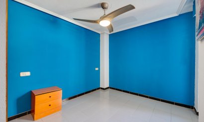 Resale - Apartment / flat - Torrevieja - Playa de Los Locos-Curva del Palangre