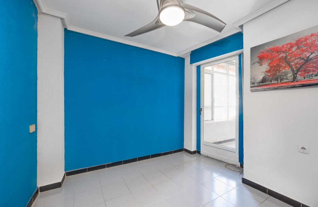 Resale - Apartment / flat - Torrevieja - Playa de Los Locos-Curva del Palangre