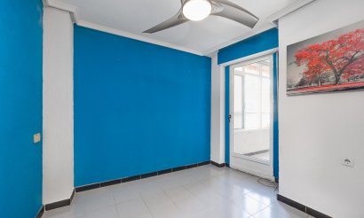 Resale - Apartment / flat - Torrevieja - Playa de Los Locos-Curva del Palangre