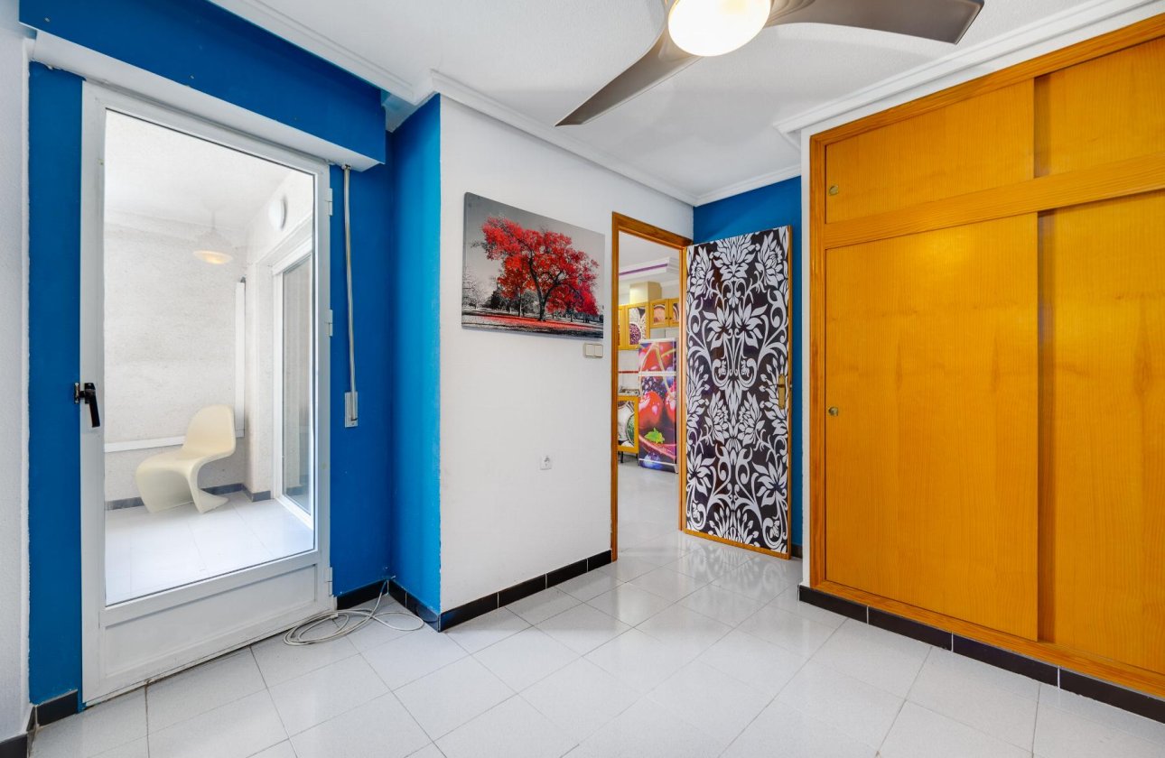 Resale - Apartment / flat - Torrevieja - Playa de Los Locos-Curva del Palangre