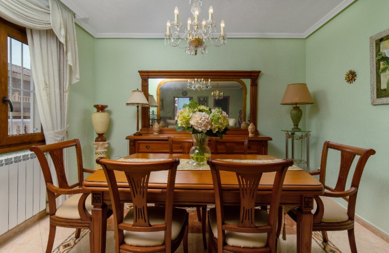 Reventa - Villa - Los Altos