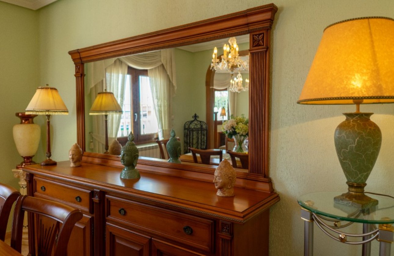 Reventa - Villa - Los Altos