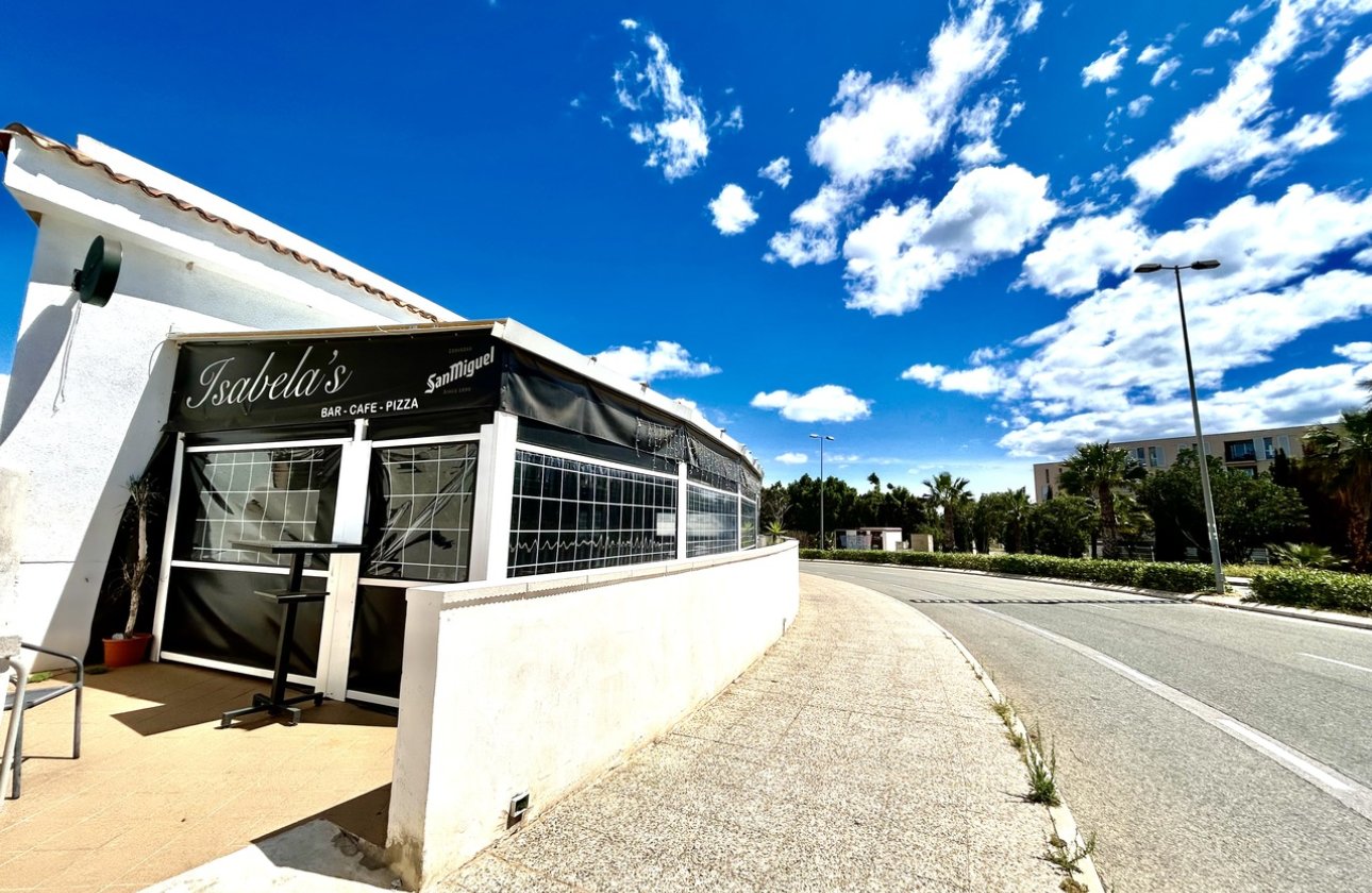 Resale - Apartment / flat - Villamartin