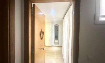 Resale - Apartment / flat - Torrevieja - La Mata