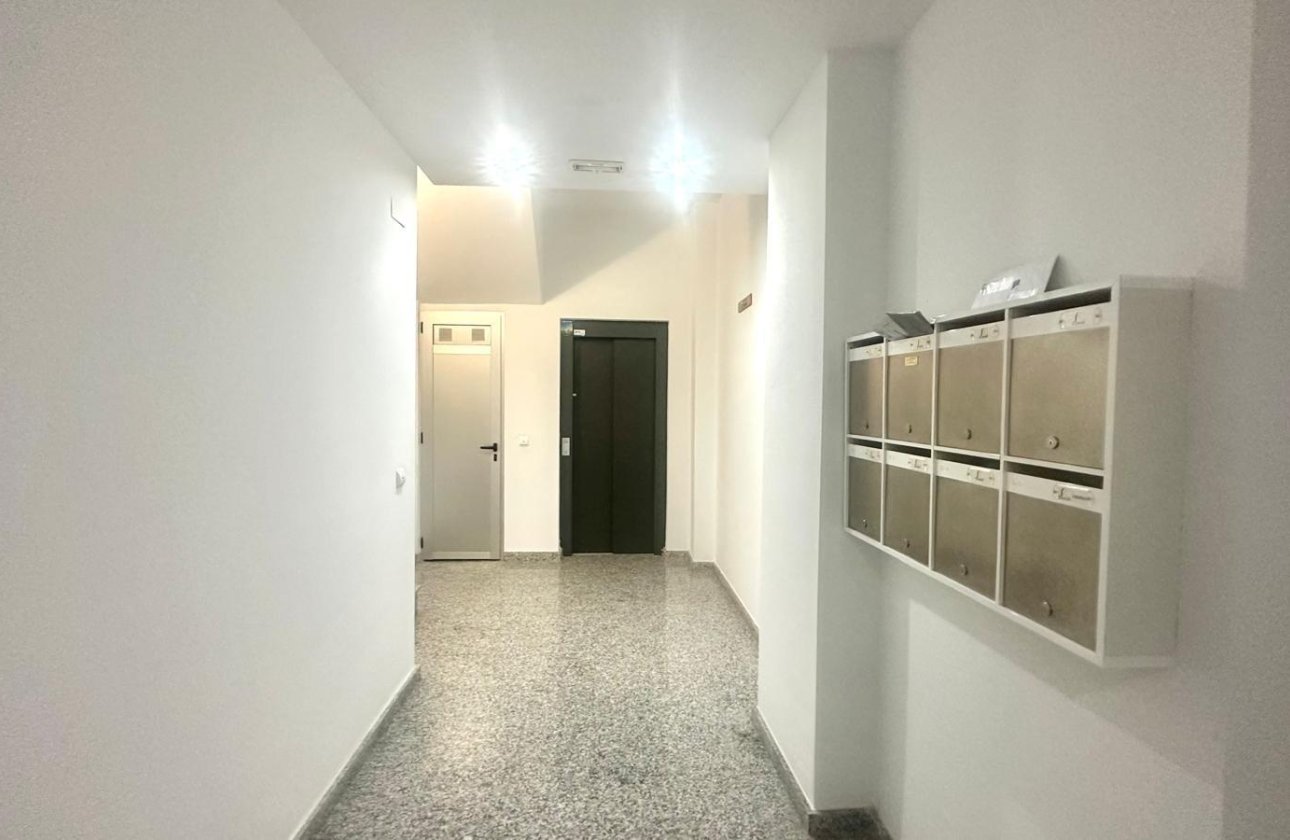 Resale - Apartment / flat - Torrevieja - La Mata