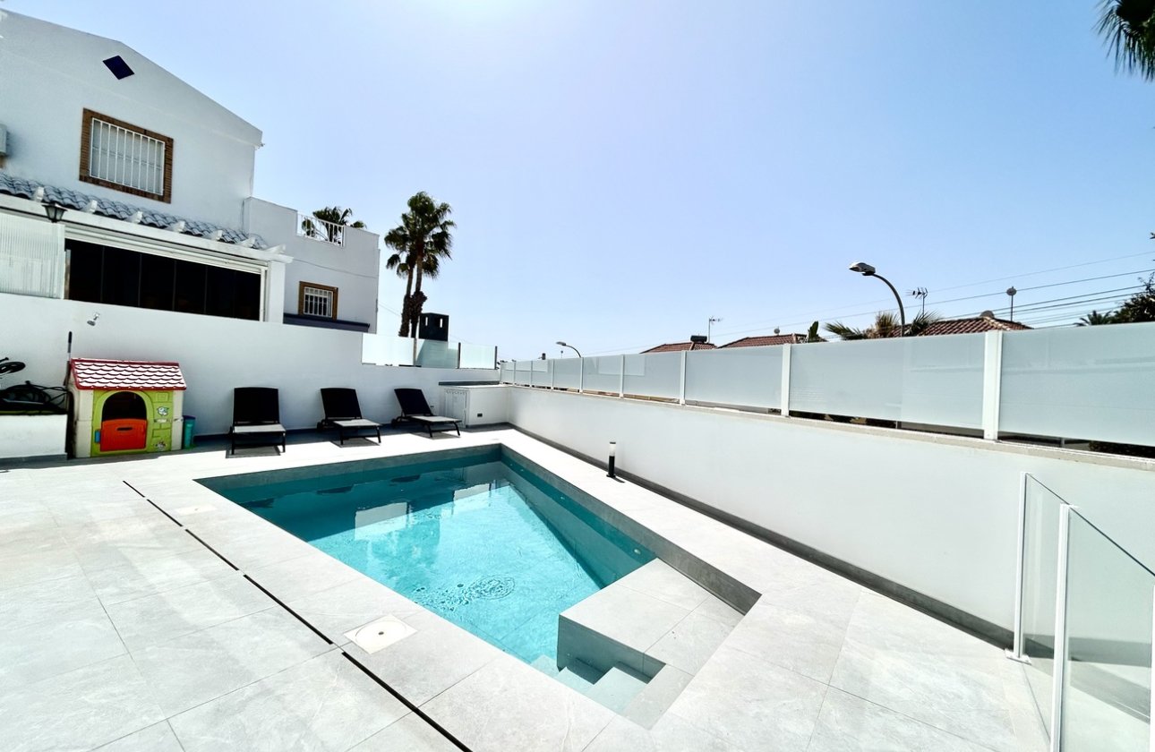 Revente - Villa - Orihuela Costa - Villamartin