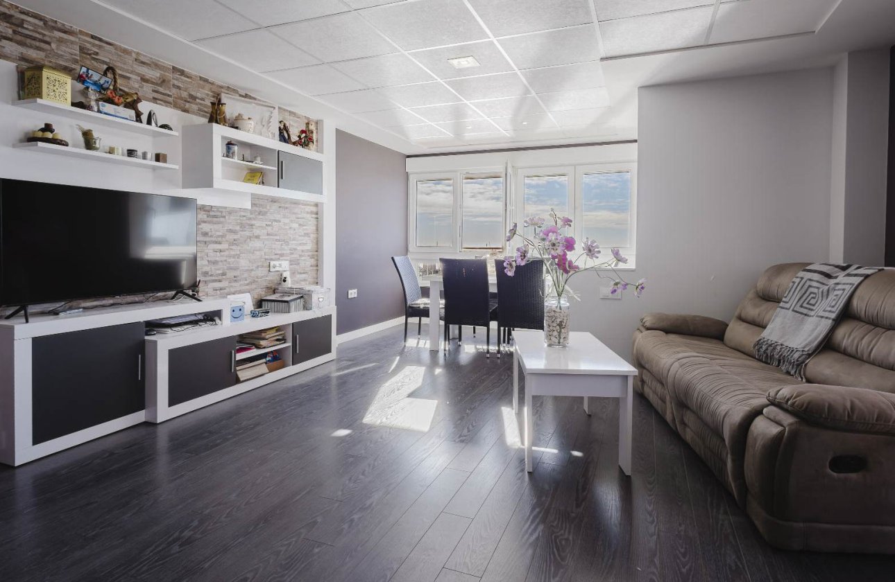 Resale - Apartment / flat - Torrevieja - Playa del Acequión