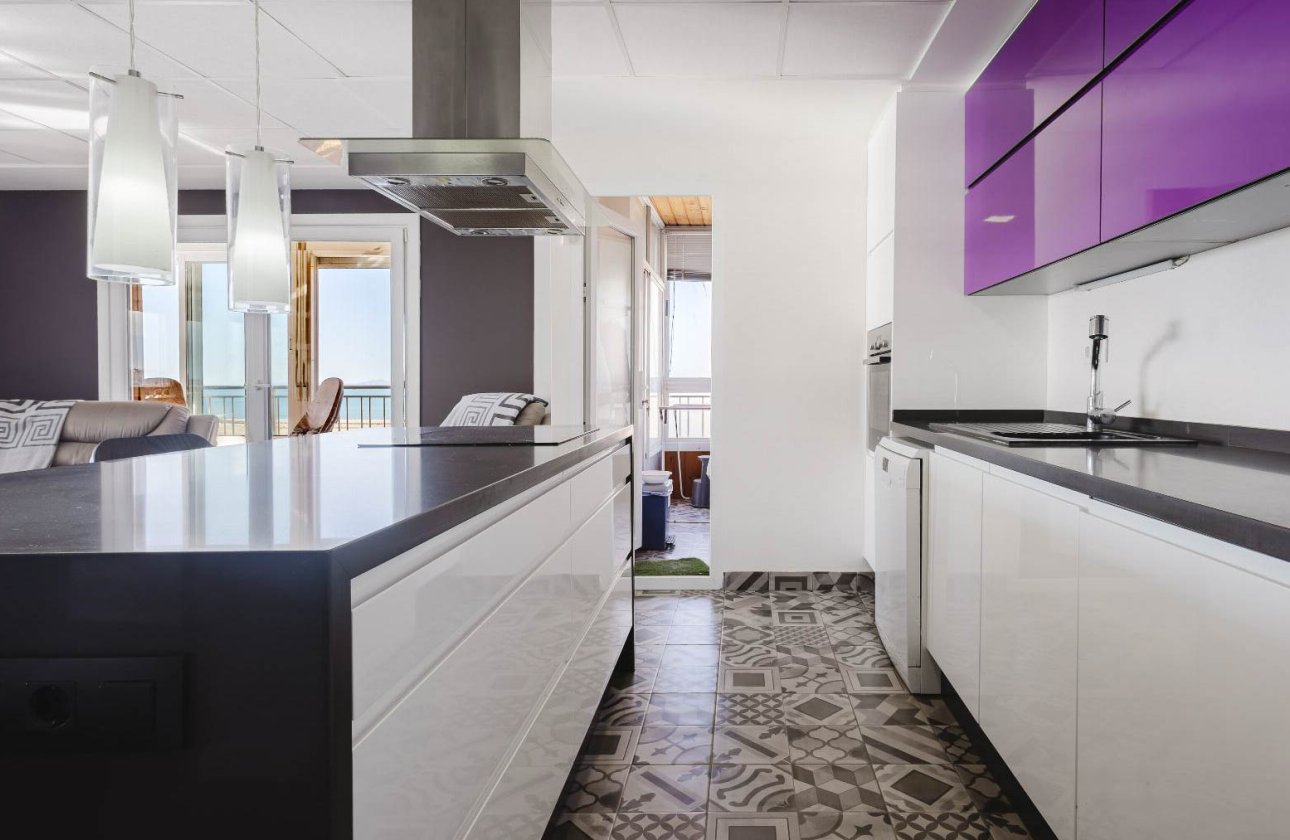 Resale - Apartment / flat - Torrevieja - Playa del Acequión