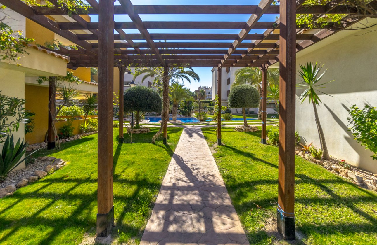 Resale - Apartment / flat - Torrevieja - Punta Prima