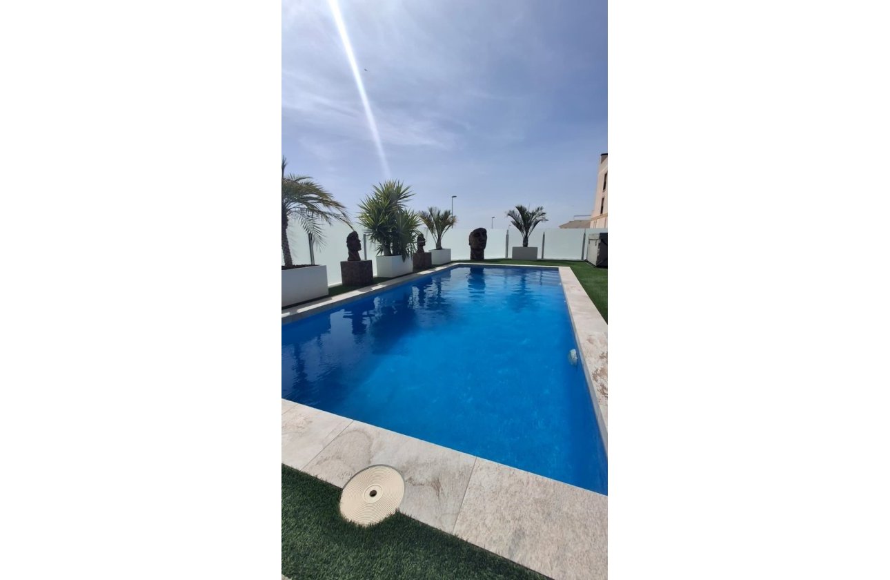 Resale - Villa - Orihuela - Entre Naranjos Vistabella Golf