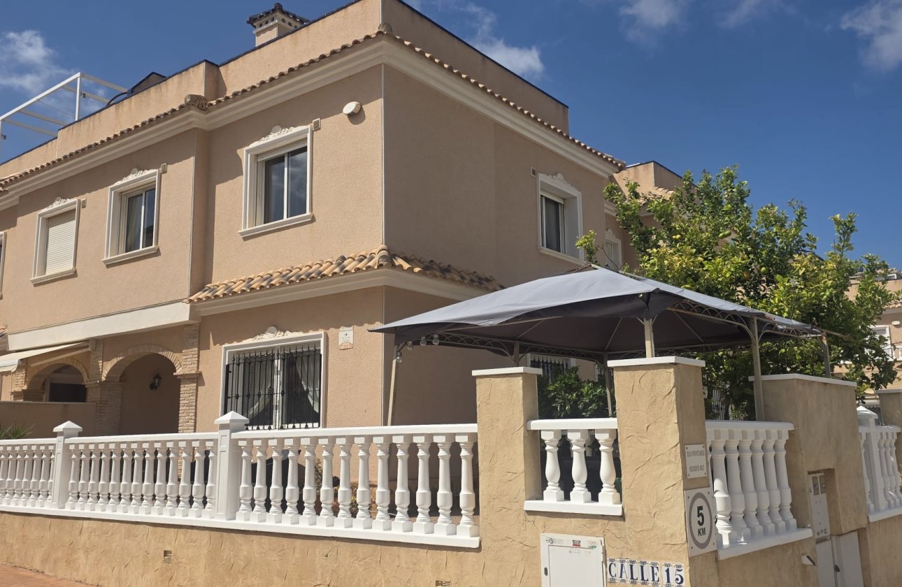 Resale - Villa - Orihuela Costa - Los Dolses
