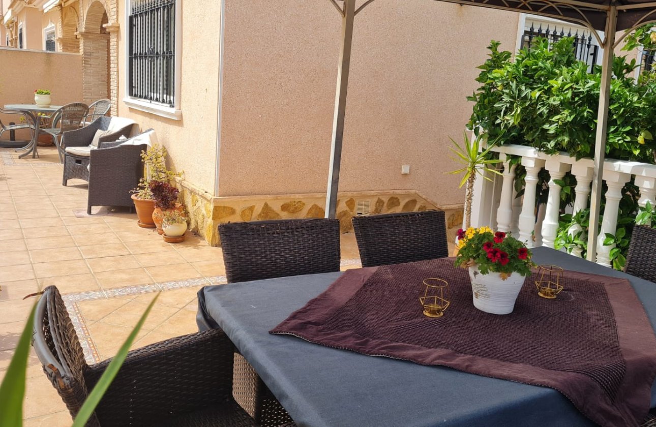 Resale - Villa - Orihuela Costa - Los Dolses