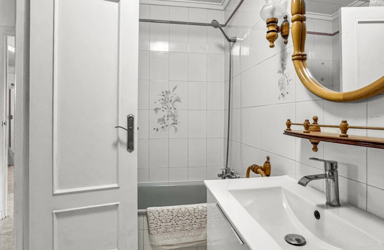 Resale - Apartment / flat - Torrevieja - Playa de los Locos