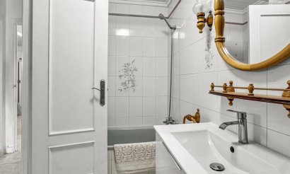 Resale - Apartment / flat - Torrevieja - Playa de los Locos