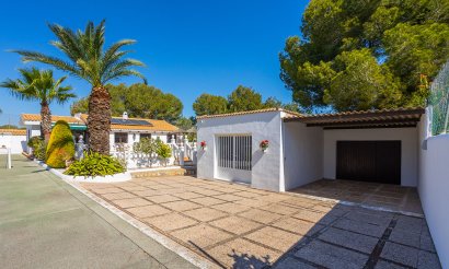 Resale - Villa - Orihuela - Orihuela Costa