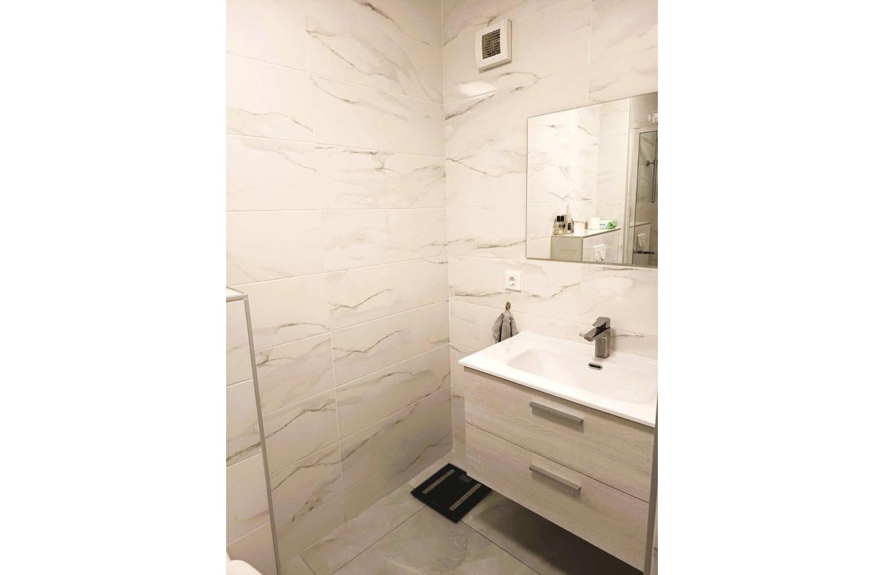 Resale - Apartment / flat - Torrevieja - Acequion