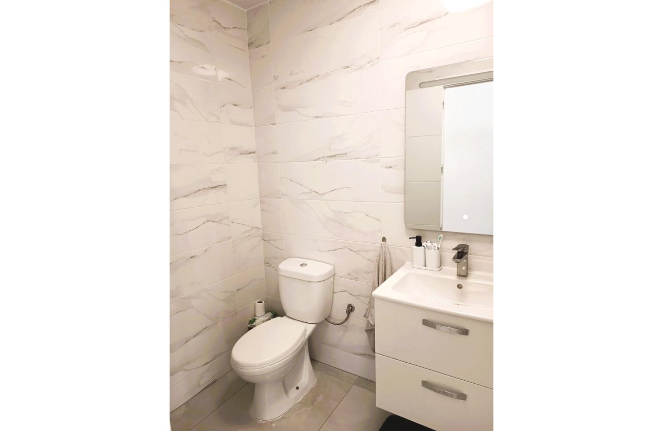 Resale - Apartment / flat - Torrevieja - Acequion