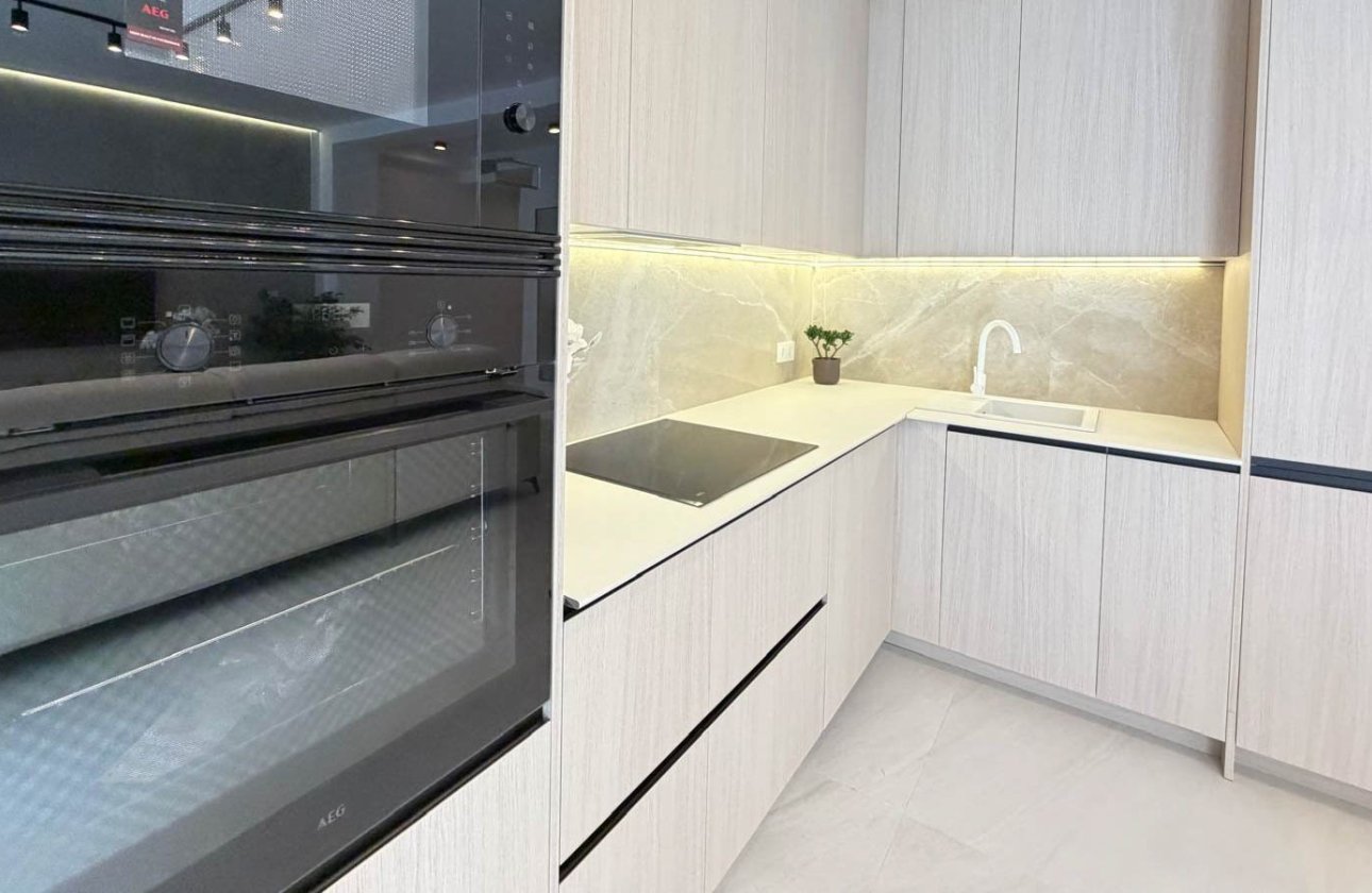 Resale - Apartment / flat - Torrevieja - Playa del Cura
