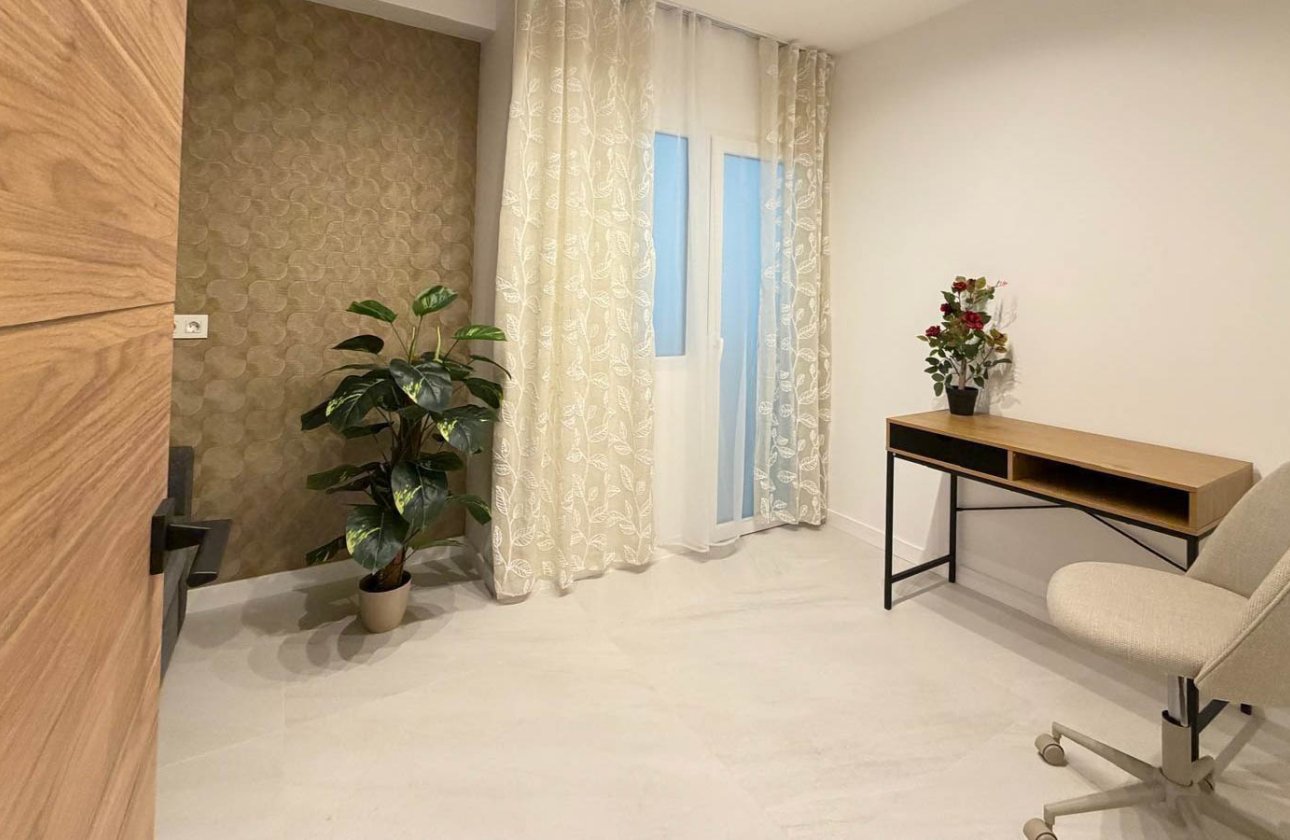 Resale - Apartment / flat - Torrevieja - Playa del Cura