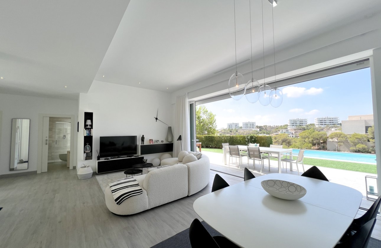 Resale - Villa - Las Colinas Golf Resort
