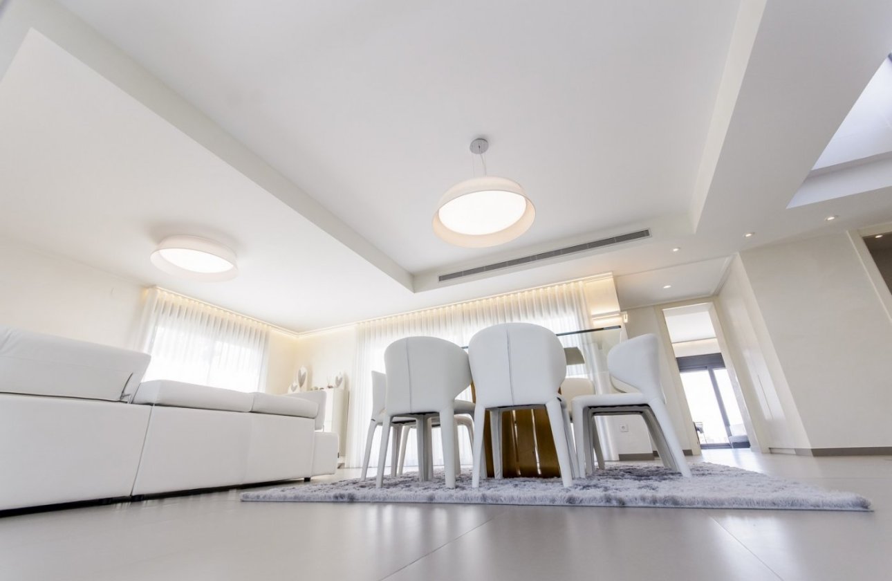 Resale - Villa - Orihuela Costa - Campoamor