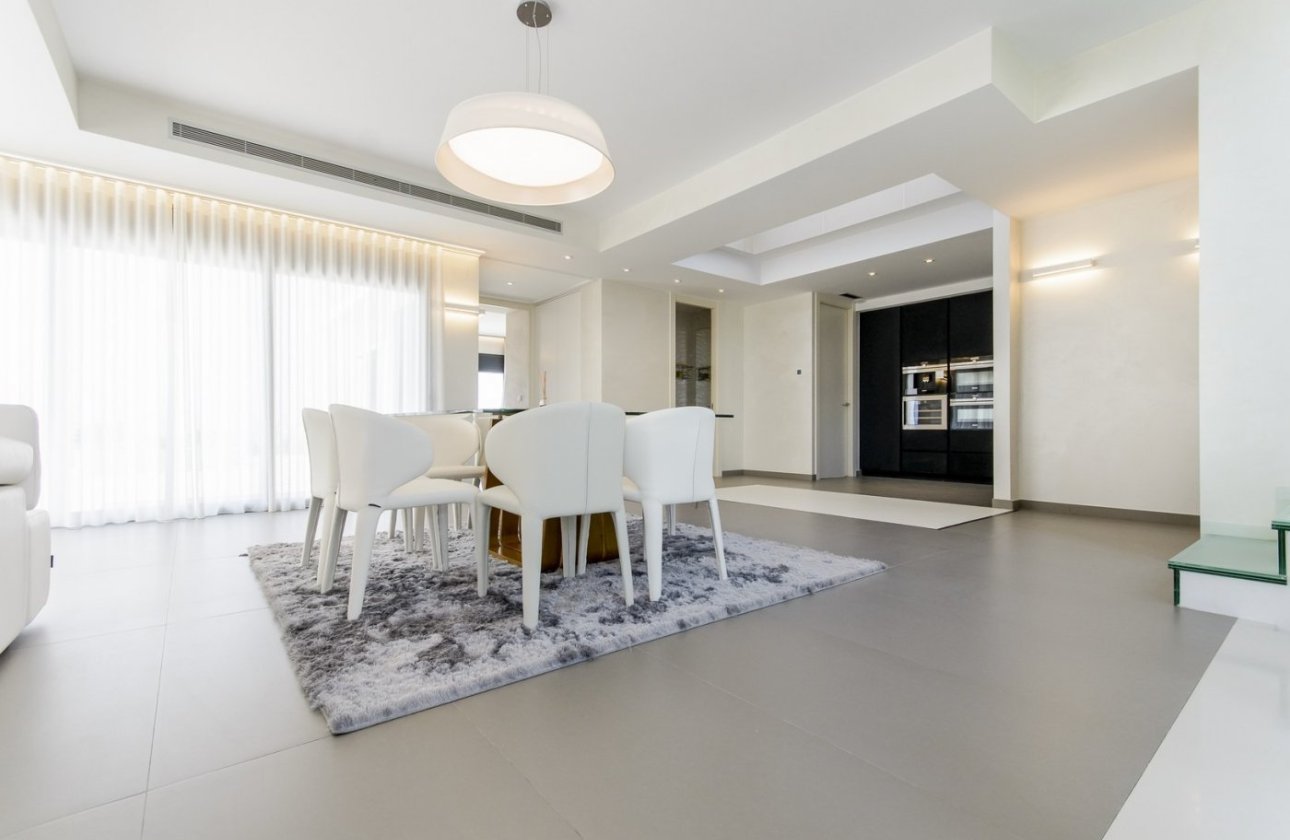 Resale - Villa - Orihuela Costa - Campoamor