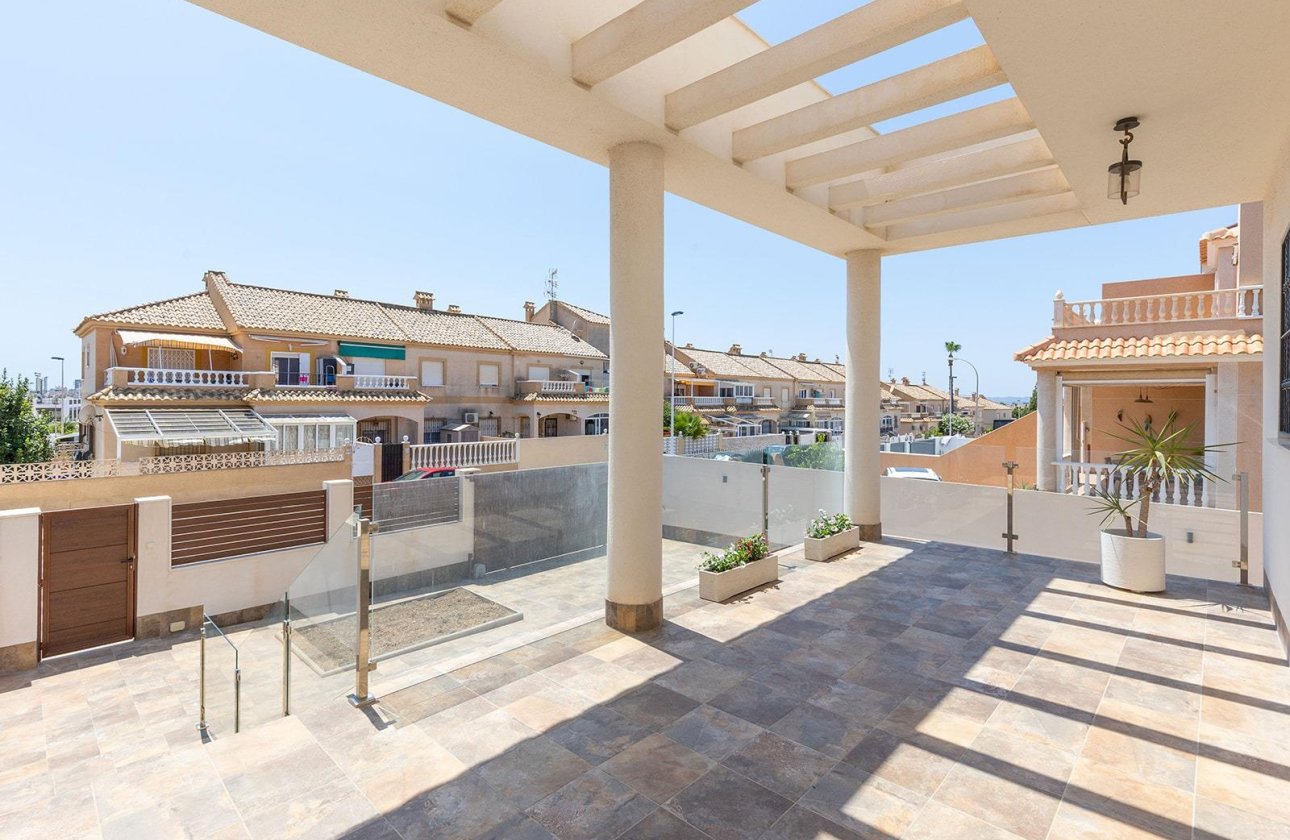 Resale - Villa - Torrevieja - Aguas Nuevas