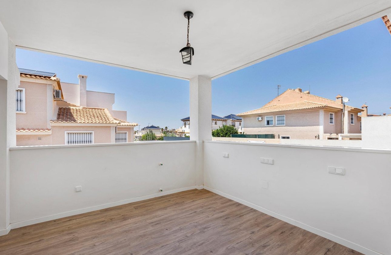 Resale - Villa - Torrevieja - Aguas Nuevas