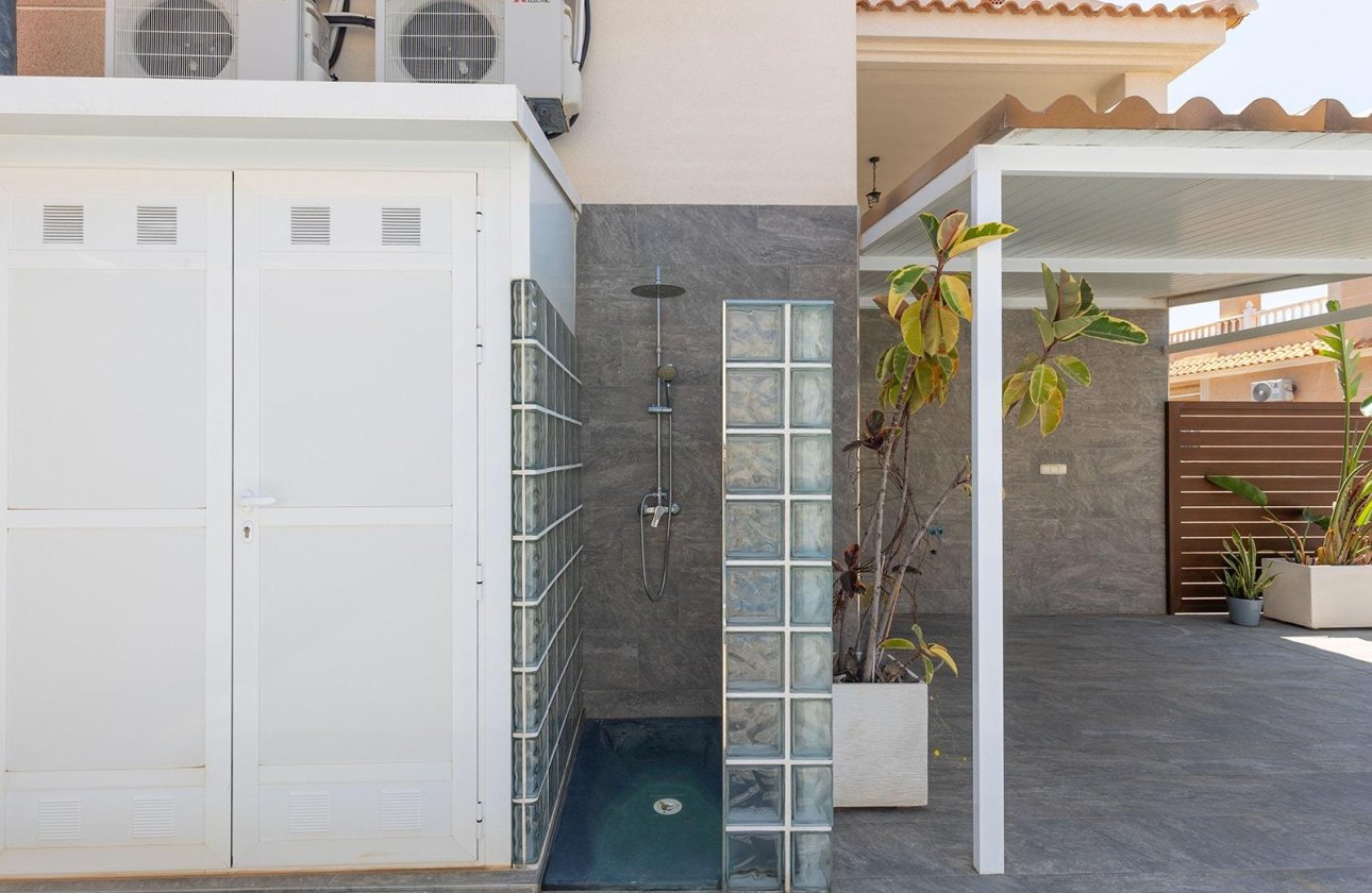 Resale - Villa - Torrevieja - Aguas Nuevas