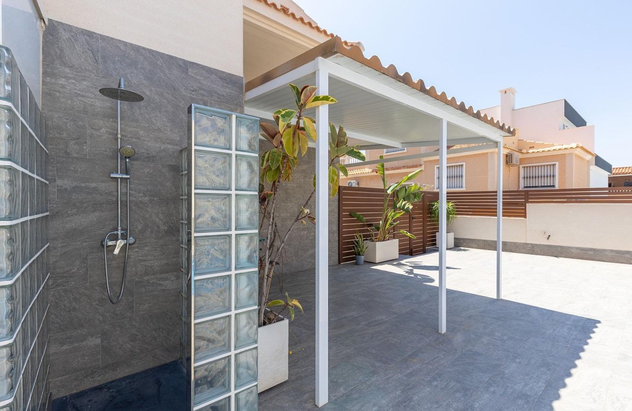 Resale - Villa - Torrevieja - Aguas Nuevas