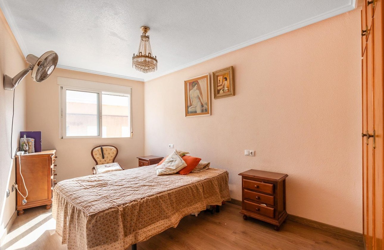 Resale - Apartment / flat - Torrevieja - Estacion de autobuses