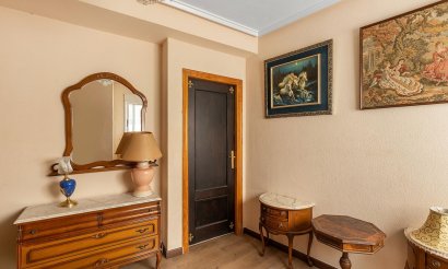 Resale - Apartment / flat - Torrevieja - Estacion de autobuses
