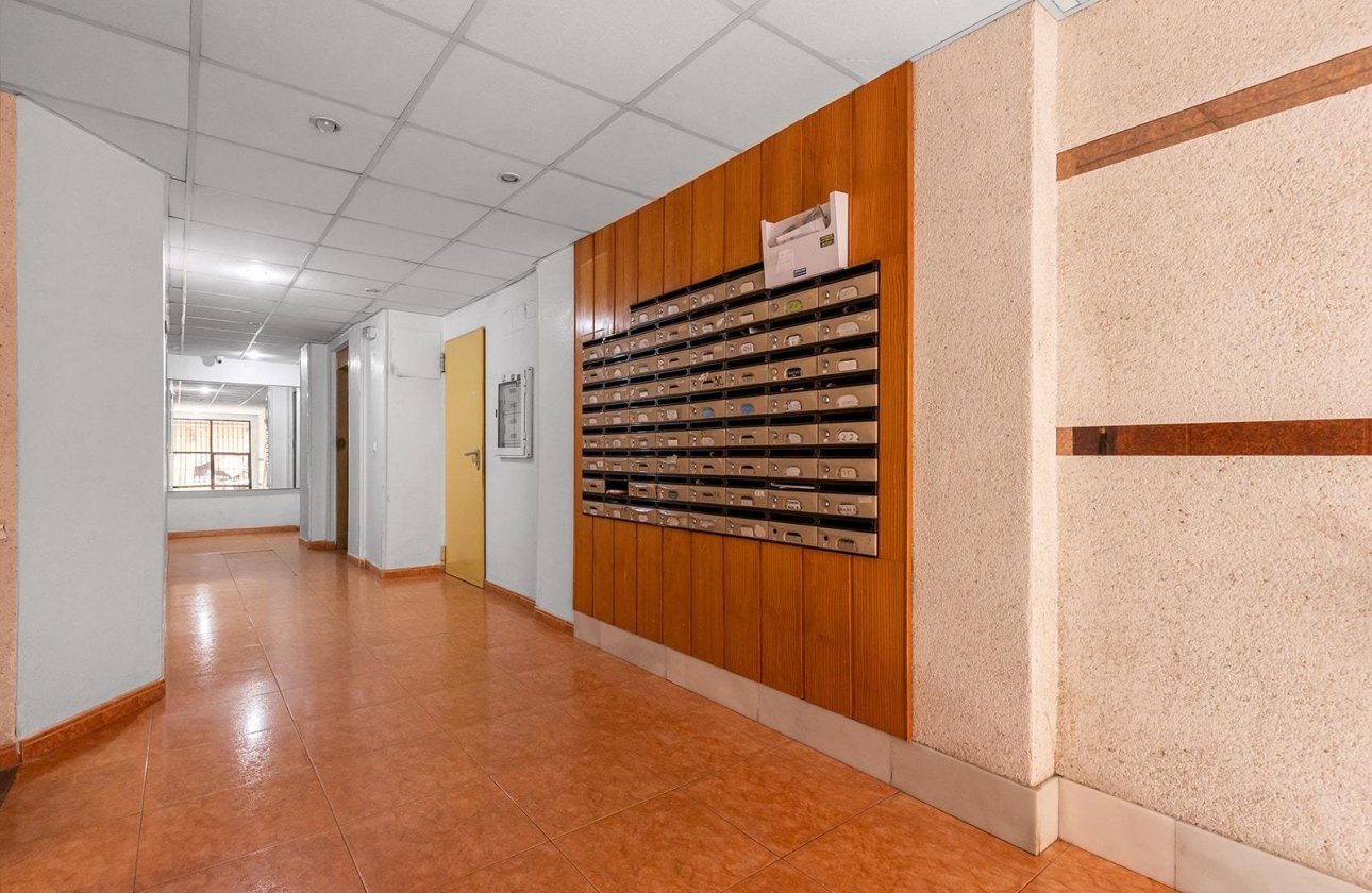 Resale - Apartment / flat - Torrevieja - Estacion de autobuses