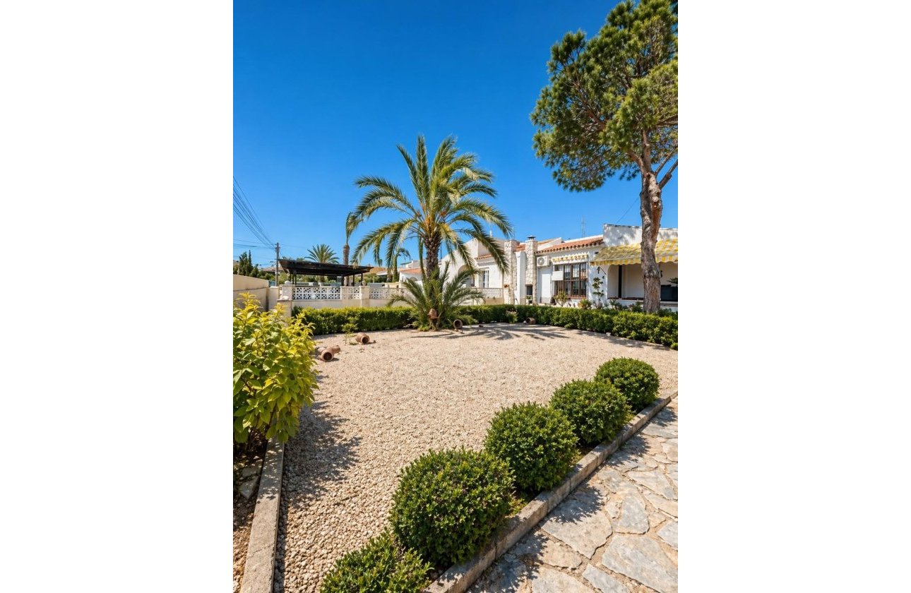 Revente - Villa - Torrevieja - Aguas Nuevas