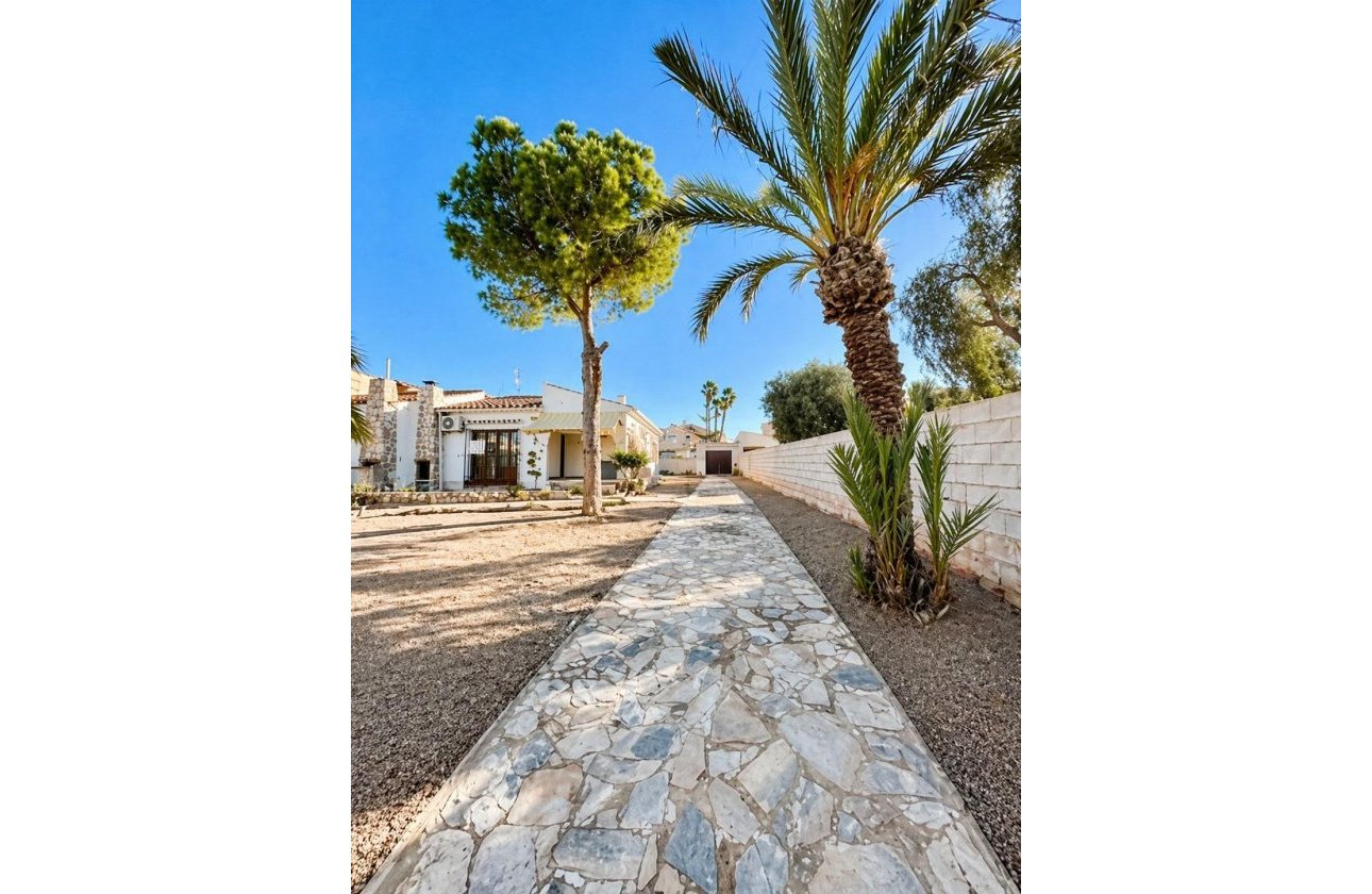 Revente - Villa - Torrevieja - Aguas Nuevas