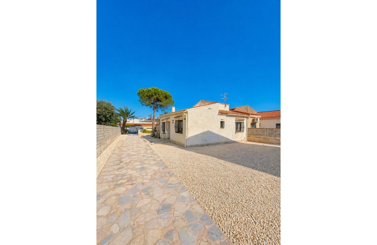 Revente - Villa - Torrevieja - Aguas Nuevas