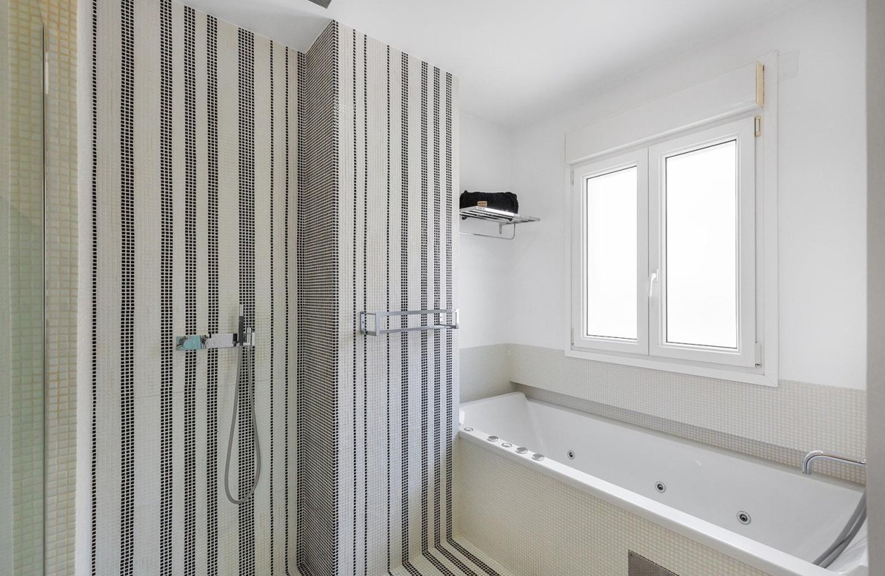 Revente - Appartement - Torrevieja - Paseo maritimo