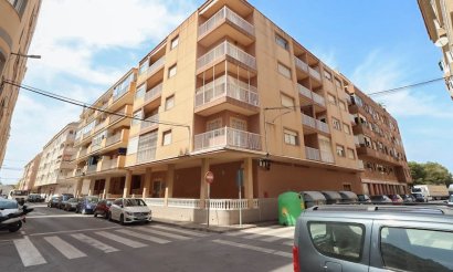 Resale - Apartment / flat - Torrevieja - Playa del Acequión