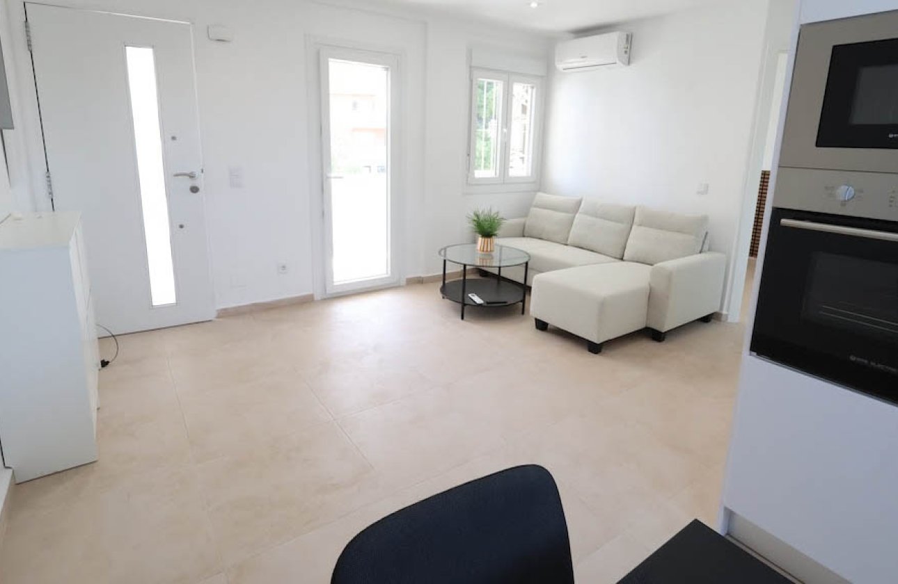 Resale - Bungalow - Orihuela Costa - La Zenia