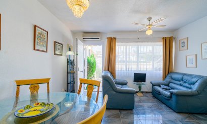 Resale - Villa - Los Altos