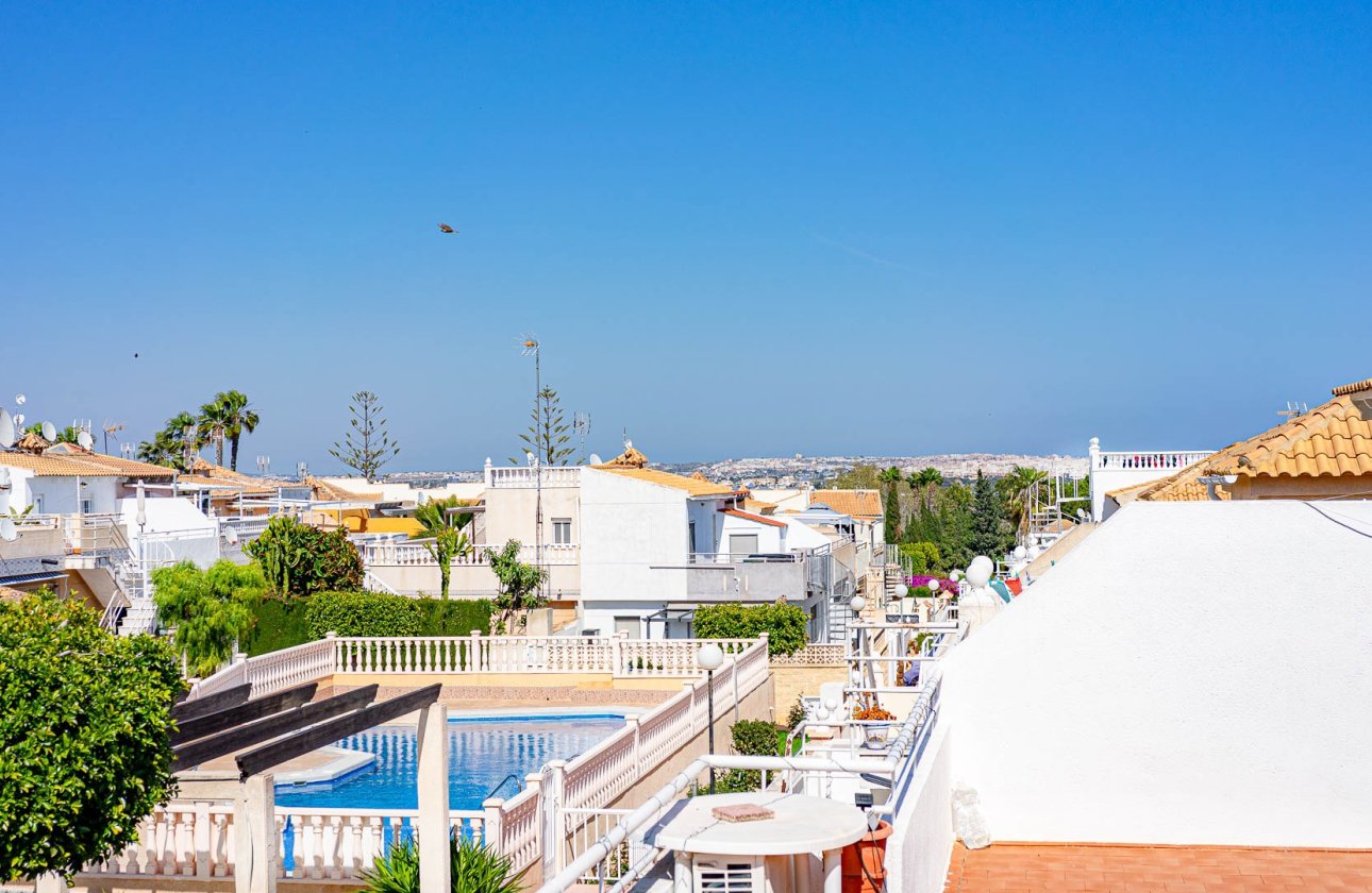 Resale - Villa - Los Altos