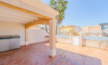 Resale - Villa - Los Altos