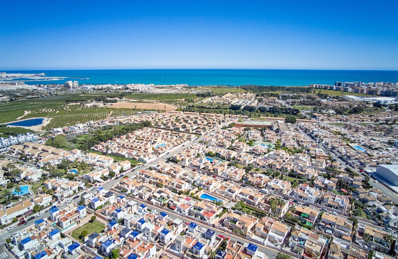 Resale - Villa - Los Altos