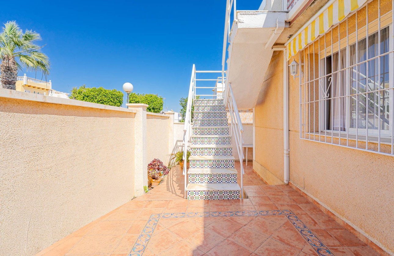 Resale - Villa - Los Altos