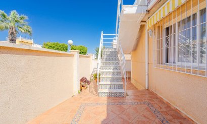 Resale - Villa - Los Altos